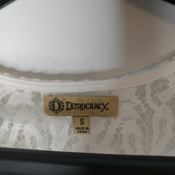 Democracy Women's Bell SLV V-Neck Lace Up Top - Picture 9 of 13